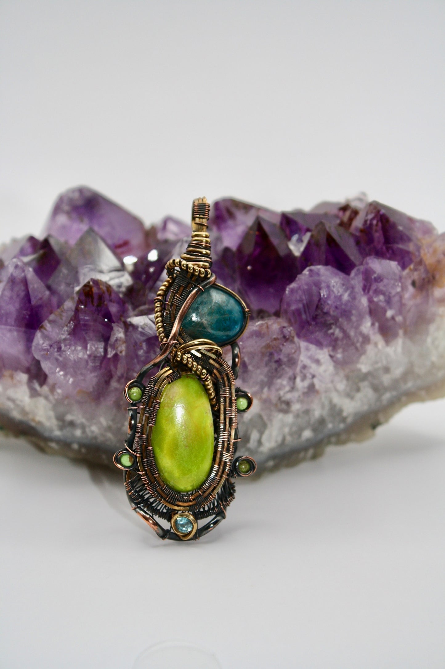 Gaspeite x Apatite