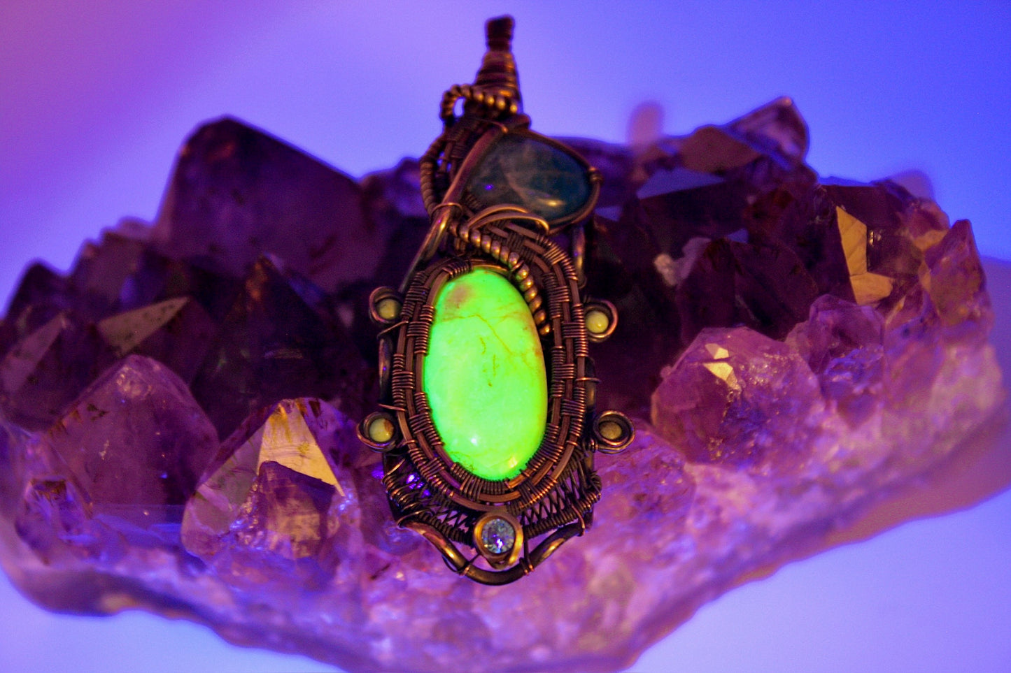 Gaspeite x Apatite
